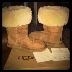 Size 6 Ugg Authentic Boots Tall Right Side Boot Has A Water Stain, See Photos Boots Tall, Shoes Ugg, Water Stains, Womens Uggs, Winter Rain, Ugg Shoes, Right Side, Rain Boots, Stain