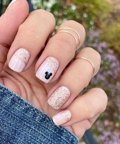 Simple Disney Nails Short, Pixar Nails, Early Fall Nail Colors, Disney Gel Nails, Simple Disney Nails, Disney World Nails, Minnie Nails, Christmas Disneyland, Disney Themed Nails