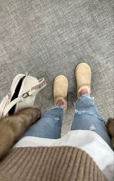 September Aesthetic, Uggs Tasman, Amsterdam Outfit, Uggs Outfits, Thanksgiving Outfits, Skandinavian Fashion, Uggs Outfit, Lazy Outfits, New Energy