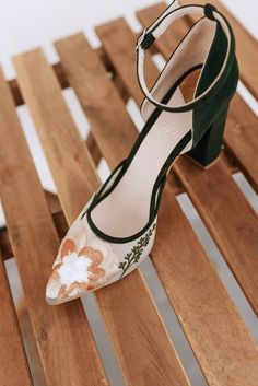 Green Wedding Sandals With Block Heels, Ankle Strap and Handmade Flower Embroidery, Soft Mesh Emerald Bridal Shoes for Garden Wedding - Etsy Ukraine Spring Ceremony Closed Toe Heels, Spring Wedding Shoes With Embroidered Closed Toe, Spring Wedding Shoes With Embroidery And Closed Toe, Wedding Heels With Floral Embroidery And Ankle Strap, Formal Heels With Floral Embroidery And Ankle Strap, Formal Floral Embroidered Ankle Strap Heels, Spring Wedding Green Heels, Summer Wedding Shoes In Green, Green Wedding Shoes For Summer