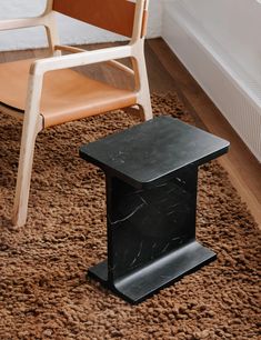 a chair sitting on top of a rug next to a table