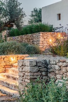 garden terraces with outdoor lighting Italian Garden Design, Landscape Design Architecture, Stone Walls Garden, Mediterranean Garden Design, Garden Desig, Side Yard Landscaping, Stone Landscaping, Landscaping Inspiration