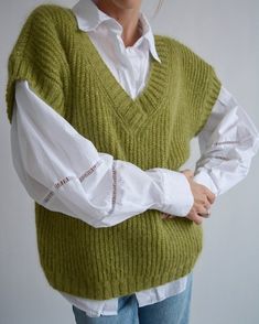 Hello, I'm the one, who won't let you down - green mohair vest. I will comfort you, keep you warm and will make you smile. I'm 100% hand made and proud of that. I consist of 70% knitt mohair and 30% of nylon, which makes me increadibly natural. I'm quite unique as could be worn all year long.I'm going well with dress, jeans, skirts ... or pretty much with everything you want. I'M AVAILABLE IN  DIFFERENT COLOURS!!!🌈I'm in one size and one size fits all because my measurements are :❤️   Width -54 Olive Green Sweater Outfit, Stylish Waistcoats, Mohair Vest, Top Verde, Ärmelloser Pullover, Sweater Vest Outfit, Pull Mohair, Loose Knit Cardigan, Cross Sweater