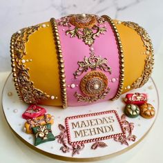 there is a cake that has been made to look like a princess's purse