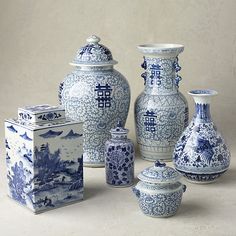 Blue Ming Ceramic Collection Ming Dynasty Pottery, Decorating With Blue And White Porcelain, Blue Willow China Pattern, Blue And White Vases, Chinoiserie Patterns, Chinoiserie Vases, Jute Design, Porcelain Decor, Blue Willow China