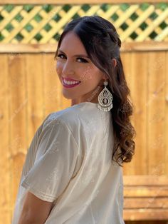 This Beautiful Hand embroidered blouse has a unique and Mexican inspired Floral design. The blouse has a beautiful traditional look to it and is made with fresh Mexican linen. The Jewelry modeled may be purchased here: Filigree Earrings: https://www.etsy.com/es/listing/872372628/filigrana-clasica-de-gota-arete-mexicano?ref=listings_manager_grid Bohemian Floral Embroidered Top For Wedding, Bohemian Tops For Weddings And Festivals, Bohemian Blouse With Woven Motifs, Bohemian Blouse With Woven Motifs For Festivals, Embroidered Bohemian Blouse For Traditional Ceremonies, Bohemian Festive Blouse With Intricate Embroidery, Bohemian Blouse With Intricate Embroidery For Festive Occasion, Bohemian Embroidered Top For Wedding, Bohemian Tops With Woven Motifs For Festive Occasions