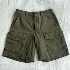 100% Cotton, Army Green Cargo Shorts Perfect For Summer-Fall Transition. Tna Brand, Super Comfy And Good Quality. Bought And Never Wore, I Favored Other Shorts! Green Cargo Shorts Outfits Women, Cargo Shorts Outfits Women, Aritzia Cargo, Cargo Shorts Outfit, Green Cargo Shorts, Khaki Cargo Shorts, Shorts Outfits Women, Fall Transition, Green Cargo