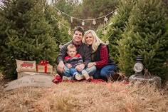 Christmas Tree Farm Mini Session, Diy Christmas Photoshoot, Christmas Mini Shoot