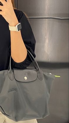 Longchamp Uni Bag, Longchamp Bag Outfit Aesthetic, Le Pliage Aesthetic, Le Pliage Longchamp Outfit, Long Champ Bag Outfit, Grey Longchamp, Longchamp Bag Aesthetic, Green Longchamp