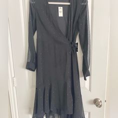 New Midi Wrap Dress Size Small Long Sleeve Elegant Black Holiday Dress, Christmas Evening Midi Dress, Black V-neck Holiday Dress, Black V-neck Dress For Holiday, Elegant Holiday Dress For Fall, Elegant Fall Holiday Dress, Fall Holiday Midi Dress, Black Winter Party Holiday Dress, Winter Holiday Party Dress In Black