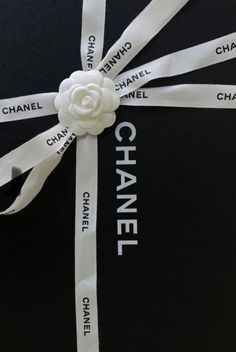 Fashion Intern, Chanel Girl, Nepo Baby, Chanel Wallpaper, Chanel Wallpapers, Chanel Aesthetic, Chanel Art, Girl Lifestyle, Luxury Bag