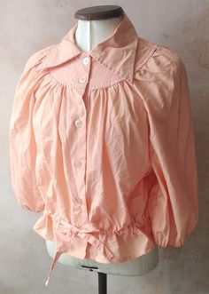 Vintage 70s Peach C and A Poet Blouse. Casual Blouse For Vintage Fashion In Spring, Casual Blouse For Spring Vintage Fashion, Vintage Pink Puff Sleeve Top, Retro Puff Sleeve Summer Blouse, Vintage Fashion Tops For Spring, Retro Puff Sleeve Blouse For Summer, Chic Vintage Summer Tops, Retro Spring Tops With Peter Pan Collar, Vintage Pink Blouse With Peter Pan Collar