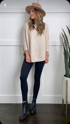 Long Tops For Leggings, Outfits Leggins, Look Legging, Black Leggings Outfit, Leggings Outfits, Boots And Leggings