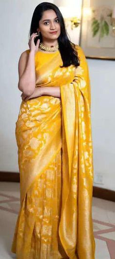 Yellow color Saree in Banarasi Silk fabric with Thread, Weaving work Yellow Saree For Haldi, Mustard Blouse, Saree Bollywood, Kanjivaram Saree, South Indian Sarees, Yellow Saree, Sari Blouse, Party Kleidung, Art Silk Sarees