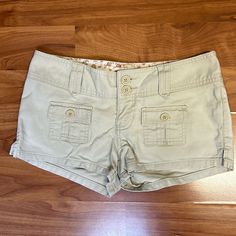 Vintage Abercrombie & Fitch Size 2 Button And Zip Front Shorts Front Flap Pockets Double Button Waist Inseam 2 1/4” Rise Approx 7 1/2” Belt Loops Spring Button-up Cotton Shorts, Spring Cotton Button-up Shorts, Spring Cotton Button-up Bottoms, Button-up Shorts With Pockets For Spring, Mid-rise Cotton Bottoms With Snap Buttons, Fitted Button Zip Fly Shorts For Spring, Fitted Button-up Casual Shorts, Spring Button-up Shorts With Pockets, Beige Bottoms With Button Cuffs For Summer