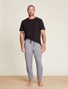 <p><meta charset="UTF-8"><span data-mce-fragment="1">From our Barefoot Dreams Malibu Collection®, t</span>hese joggers are made from our new dreamy fabric: Butterchic. Not only is this activewear material buttery soft and smooth, the Butterchic Knit Heavy Jogger is sturdy, durable, and equipped for any activity. Barefoot Dreams has mastered the jogger silhouette, and these are no exception. Although these might have the same shape as our other joggers, these are unique and are redefining traditi Husband Clothes, How To Look Rich, Mens Loungewear, Active Lifestyle, Patch Pocket, Casual Pants, Active Wear, Perfect Fit, Lounge Wear