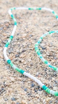 Seas Bead Necklace, Seed Bead Jewelry Inspiration, Seed Bead Necklace Patterns Beach, Seabeads Bracelets, Summer Themed Bracelets, Beaded Beach Bracelets, Turtle Bead Bracelet, Beach Necklace Beads, Seed Bead Necklace Ideas Summer