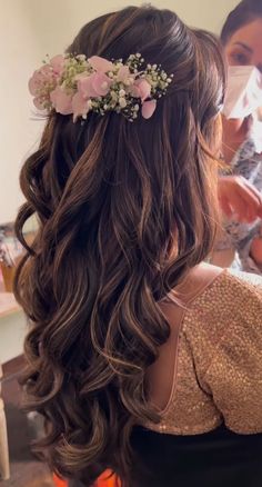 Engagement Hair, Hair Style On Saree, Hair Wedding Styles, Engagement Look, Bridal Hairdo, Long Hair Wedding