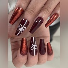 24 Piece Christmas Press On Nails Condition: New In Box Acrylic Nails Cute, Burgundy Acrylic Nails, Christmas Press On Nails, Xmas Nail, Girls Nail Designs, Xmas Nail Art, Green Nail Designs, Nails Cute, Nails Winter