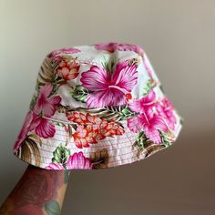 Floral Bucket Hat White Flat Brim Bucket Hat For Vacation, White Curved Brim Bucket Hat For Vacation, White Bucket Hat For Spring Vacation, White One Size Bucket Hat For Vacation, White One Size Bucket Hat For The Beach, White One-size Bucket Hat For Vacation, White Summer Bucket Hat With Flat Brim, Casual Brimmed Sun Hat With Floral Print, White Flat Brim Summer Bucket Hat