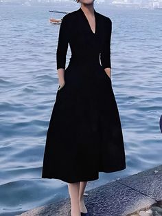 Tea Length Black Dress Formal, Modest Professional Outfits Women, Orchestra Dress, Orchestra Outfit, 60s Clothes, Dress For Dinner, Classic Feminine Style, Dress Rich, Work Capsule