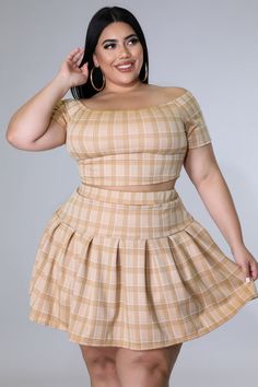 Crop Top Off Shoulder, Plus Size Posing, Short Sleeve Crop Top, High Waist Skirt, Summer Fashion Trends, Curvy Girl Fashion, Dressy Outfits, Curvy Outfits, Flowy Dress