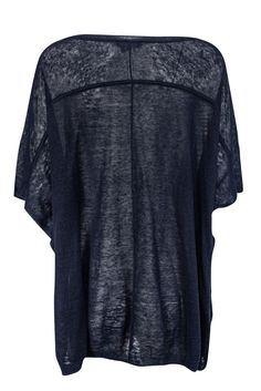 With its relaxed, oversized shape and breathable linen fabric, this Vince top is a must-have. It can be styled with your favorite skinny jeans and ankle booties. Size XS 100% Linen Pull on Round neckline Dolman sleeve silhouette Inside out seams on center front & back Shoulder to hem 23.5”