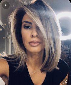 Chic layered bobline Baylage Brunette Medium Length, Over 50 Haircolor, Cute Hairstyles Medium Length Hair, Hair Cuts 2022 Trends Short, Short Hair Bayalage, Medium Hair Cuts, Cortes De Cabello