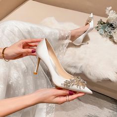 Amozae Spring and Autumn New Style Pointed Personality Simple Stiletto Party Shoes Elegant White Girl High Heels 8CM Wedding Shoes Bride High Heels, Wedding Toes, Solid Stain, Crystal Pumps, Girls High Heels, Bridal Wedding Shoes, Red High Heels, High Heels Shoes, Shoes Spring