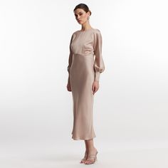 The elegant beige Lily backless dress exudes bold and elegant charm.  It is made of a mixture of silk and viscose with a satin appearance. The dress has long lilac sleeves, a boat neckline and a bare back for a sensual but also refined look 60% silk 40% viscose dry clean Cream Silk Midi Dress For Evening, Cream Silk Evening Midi Dress, Cream Satin Fitted Evening Dress, Cream Fitted Satin Evening Dress, Cream Fitted Satin Dress For Formal Occasions, Fitted Cream Satin Evening Dress, Elegant Cream Silk Satin Dress, Formal Fitted Cream Satin Dress, Formal Cream Fitted Satin Dress