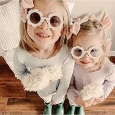 New In Package! Kids Round Flower Sunglasses, Cute Daisy Sunglasses For Toddler Girls Boys Age 2-4 Color White Uv400 Protection - Daisy Sunglasses Have Tac Lens Anti-Glare Filter Sunglasses And Blocks 100% Uv400 Uva & Uvb Rays, Protecting Your Baby Eyes Against Long Term Uv Damage. Cute Flower Design - Cute Flower Shape Allows Your Child To Stand Out From The Crowd, Adding To The Cuteness Of The Child, Is Suitable As High Fashion Accessory And Daily Wear All Year Round. High-Quality Materials- F Daisy Glasses, Daisy Sunglasses, Sunglasses Cute, Baby Sunglasses, Flower Sunglasses, Personalised Glasses, American Flag Sweater, Baby Eyes, Baby Birthday Gifts