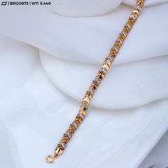 Gold Bracelet Simple, Antique Jewelry Indian, Gold Bangles Design, Gold Jewellery Design Necklaces, Bridal Jewellery Indian, Gold Necklace Designs, Gold Bangle Bracelet, Jewelry Design Necklace, Rose Gold Bracelet