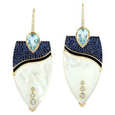 18KT:15.652g,D:0.21ct, Mop:43.40ct,Sapp:3.34ct,Topa:7.04ct,Meen Shiny Happy People, Pearl Dangle Earrings, Yellow Gold Jewelry, Pearl Earrings Dangle, Mother Pearl, Art Deco Jewelry, Jewelry Trends, Luxury Jewelry, Blue Sapphire