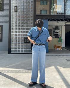 Outfit Cowo, Denim Outfit Men, Asian Streetwear, Random Outfits, 90s Fashion Men, Minimalist Fashion Men, Football Fashion, Men Fashion Casual Shirts