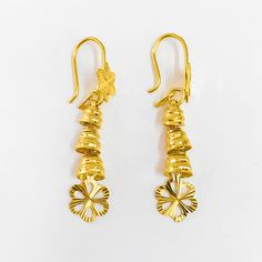 ❤️About the Item❤️ ✔ A rare detailed designer Long Dangle Drop Women's Earring handcrafted by experienced craftsmen in real solid gold symbolizing traditional Indian Craftsmanship and artistry.  ❤️DISCOUNT AND OFFERS❤️ ✔ Please contact us for any discounts or offers that are available on this item. We also provide discounts on bank transfers. Please check the payments methods below! ❤️CUSTOMIZATION❤️ ✔ Please check our designs listed in our store and don't hesitate to contact us with any custom Yellow Gold Earrings, Precious Jewels, Cz Earrings, Gifts For My Boyfriend, Yellow Gold Earring, Huggie Hoop Earrings, Gold Earrings Dangle, Traditional Indian, Solid Yellow