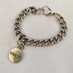 Signed Guess silver tone chain bracelet for kids 6in  REF #11642 Casual Silver Chain Bracelet, Trendy Metal Charm Bracelet Round, Trendy Metal Charm Bracelet, Trendy Round Metal Charm Bracelet, Trendy Silver Round Charm Bracelet, Casual Silver Adjustable Chain Bracelet, Trendy Silver Nickel-free Chain Bracelet, Trendy Silver Stainless Steel Charm Bracelet, Hypoallergenic Silver Chain Link Bracelet