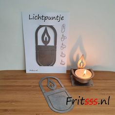 Iedereen kan een extra lichtpuntje gebruiken. Dit lichtpuntje kan je als postkaart versturen. Het lichtpuntje is gemakkelijk met de hand in model te vouwen. #lichtpuntje #kado #postkaart #lief #omte geven #gift #kerst #kaart #kerstkaart #kaarshouder Cnc Metal Art, Corel Draw Tutorial, Iron Furniture Design, Garage Furniture, Luxury Packaging Design, Metal Fabrication Tools