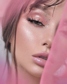 Pink Makeup Inspiration, Pink Euphoria Makeup, Makeup Definition, Donni Davy, Halloween Smink, Rosa Make-up, Makeup Contouring, Eyeshadow Step By Step, Pink Portrait