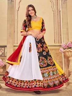 Lehenga Palazzo, Chaniya Choli Designs, Navratri Lehenga, Designer Mirror, Navratri Dress, Navratri Chaniya Choli, Twitter Artist, Indian Party Wear, Choli Designs