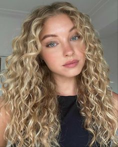 Curly Hair Color Ideas, Long Blonde Curly Hair, Curly Hair Color, Curly Blonde Hair, Dirty Blonde Hair