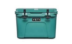 the yeti cooler has two handles on each side