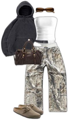 Khaki Camo Pants Outfit, Camo Purse Outfit, Camo Cargos Outfits, Light Camo Pants Outfit, Brown Cargos Outfits, Camo Trousers Outfit, White Camo Pants Outfit, Camp Cargo Pants Outfit, Camo Sweatpants Outfit