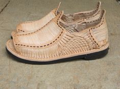 Huaraches Lizares Tapalpa Mexico Recargados Side Mexican Huaraches Sandals, Huaraches Sandals, Mexican Huaraches, Client List, Mexican Crafts, Mountain Resort