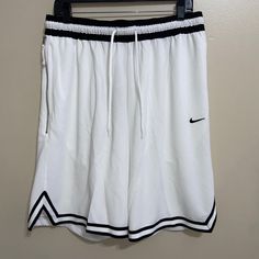 Nike Dri-Fit Dna Basketball Shorts White Black Men's Size Dh7160-100 New Nike White Bottoms For Streetwear, White Nike Bottoms For Streetwear, Nike White Streetwear Shorts, Nike Casual White Bottoms, Nike White Athletic Shorts, White Athletic Shorts For Streetwear In Spring, Shorts Nike, Shorts White, Basketball Shorts