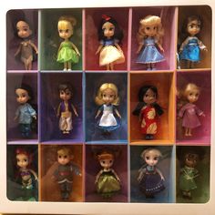 there are many little dolls in the box