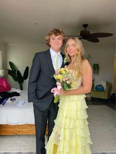 vsco @julia0wenss  insta @julia_0wens     pinterest @juliaowensss Formal Dresses Yellow, Yellow Formal Dresses, Yellow Lace Top, Yellow Formal Dress, Ball Ideas, Dresses Yellow, Chiffon Sleeves, Chiffon Evening Dresses, Long Prom Dresses