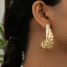 Brand New Women's Chunky J-Shaped Gold Semi Hoop Earrings Genuine 14k Gold Plated 925 Sterling Silver (Stamped) 2" Tall 1.2" Thick Comfortable & Lightweight Retail Price $295 Buy With Confidence From A Trusted Seller With A 99%+ Feedback Rating! A0214 (Id-1067-) Chunky Metal Hoop Earrings As A Gift, Chunky Hoop Jewelry, Chunky Small Hoop Jewelry, Chunky Hoop Earrings As A Gift, Chunky Small Hoop Metal Earrings, Elegant Chunky Hoop Earrings As Gift, Elegant Chunky Hoop Earrings For Gift, Chic Chunky Earrings, Hoop Earrings Big