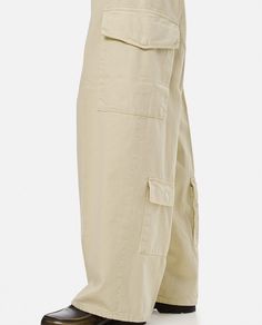 Boyfit. Oversize. Extra long lenght. Patch pockets. Bel loop. Color: beigeComposition: 80% Cotton, 20% Linen Beige Full-length Parachute Pants For Streetwear, Loosely Fitted Beige Wide Leg Pants With Side Pockets, Baggy Beige Cotton Cargo Jeans, Baggy Full-length Beige Pants, Beige Full-length Casual Cargo Jeans, Beige Baggy Cargo Jeans For Streetwear, Beige Wide Leg Full-length Pants With Side Pockets, Beige Relaxed Fit Cargo Jeans For Spring, Khaki Wide-leg Cargo Jeans For Streetwear