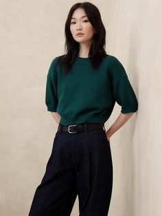 Chunky Pullover Cropped Sweater | Banana Republic Factory Workwear Chic, Arm Cuffs, Arm Cuff, Banana Republic Factory, Clothes Horse, Elbow Length Sleeve, Cropped Sweater, Capsule Wardrobe, Pullover Sweaters