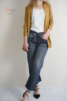 Come abbinare il blazer donna: che ne dite di questo outfit con il nostro jeans wide leg incrociato Levi's Vintage? Per noi è stato amore a prima vista 😍 Blazer Outfit, Jeans Wide, Blazer Outfits, Outfit Idea, Vintage Levis, Mom Jeans